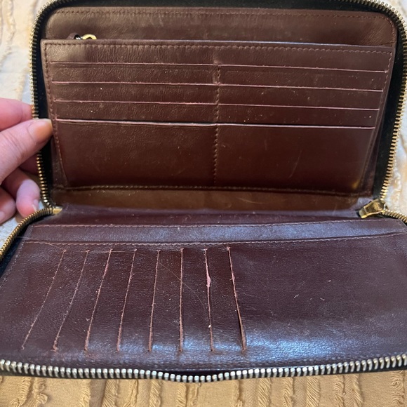 Authentic  large Chanel zip around wallet with cavier leather . - Picture 4 of 8